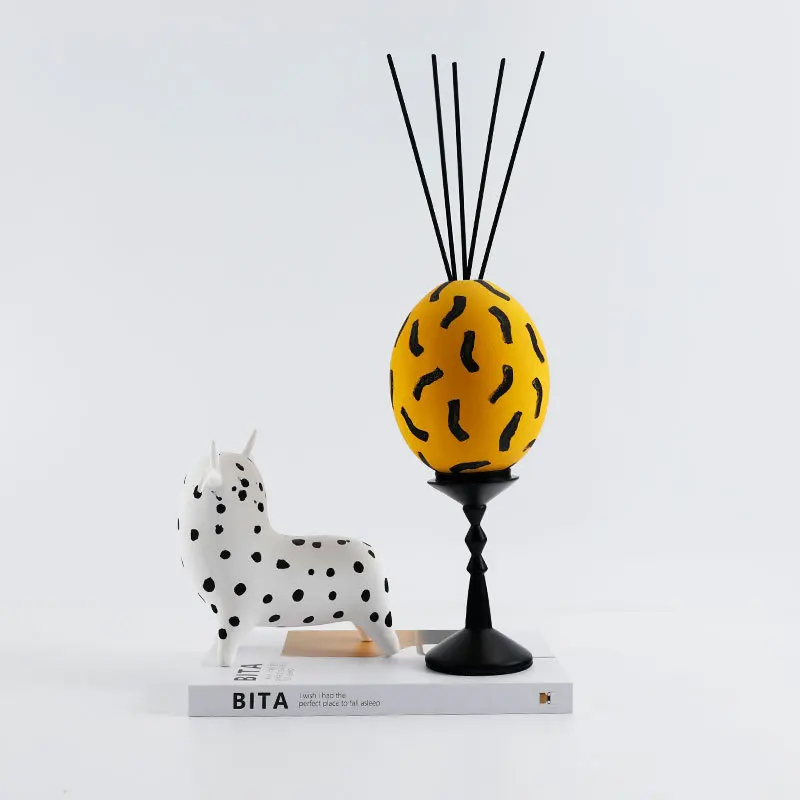 シンプルな白い陶器の卵型アロマセラピーオーナメント、火を使わ - In Home Fragrance Products のレビューと価格